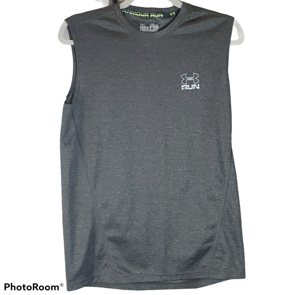 UNDER ARMOUR RUN SLEEVELESS HEAT GEAR IN SIZE SMALL